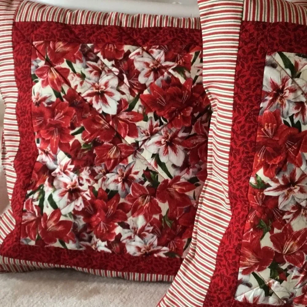 HALF PRICE SALE $23. NWT Hand Crafted Quilted Holiday Amaryllis Pillow Set 2 PC.